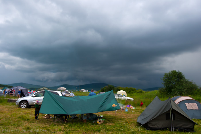 Палаточный лагерь на берегу озера Большого