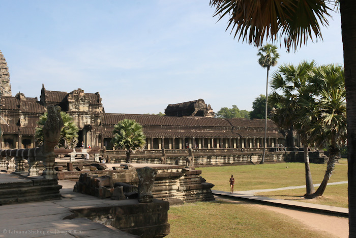Галереи второй стены Ангкора
