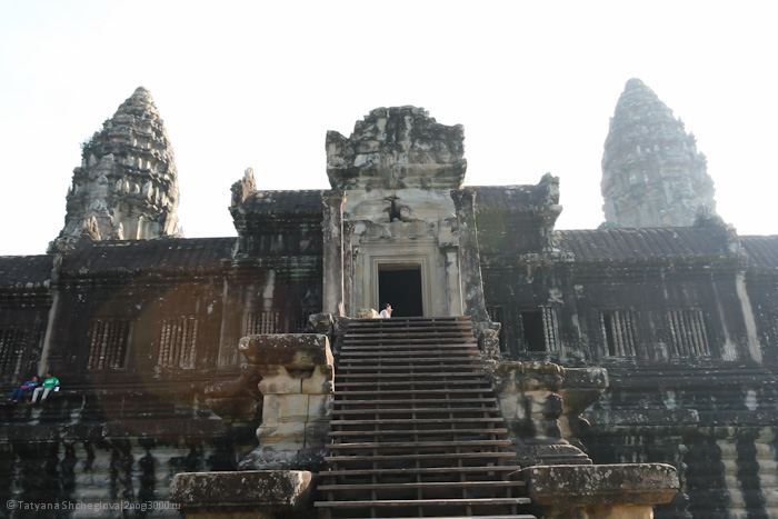За третью стену Ангкора