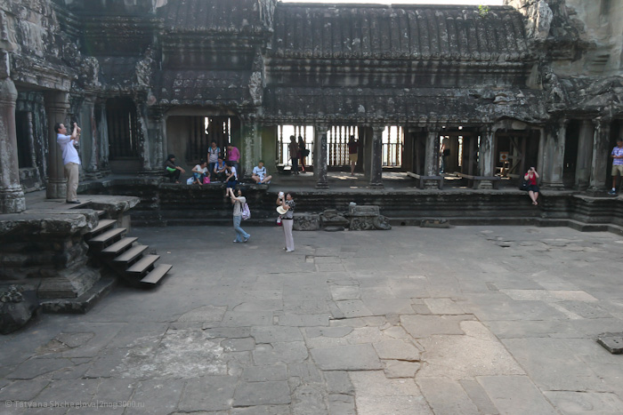 Внутри главного храма
