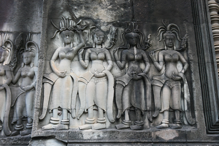 Апсары на стене Ангкора