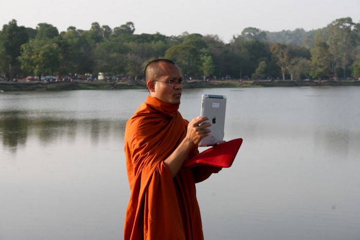 Скромный монах с мирскими благами